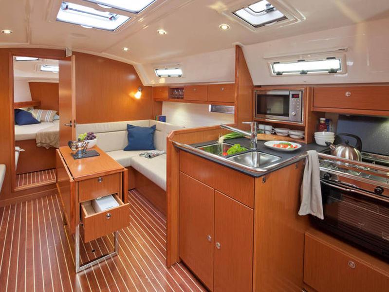 Book yachts online - sailboat - Bavaria Cruiser 36 - Carpe Diem - rent