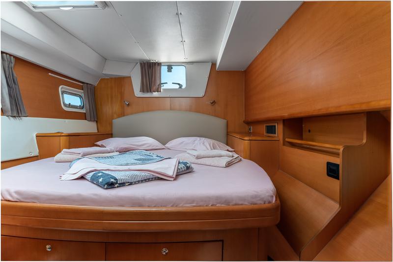 Book yachts online - catamaran - Lagoon 500 - Lepado 2006 skippered - rent