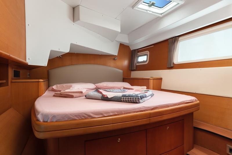 Book yachts online - catamaran - Lagoon 500 - Lepado 2006 skippered - rent