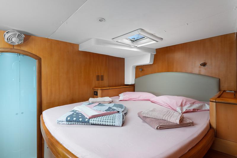 Book yachts online - catamaran - Lagoon 500 - Lepado 2006 skippered - rent