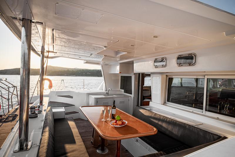 Book yachts online - catamaran - Lagoon 500 - Lepado 2006 skippered - rent