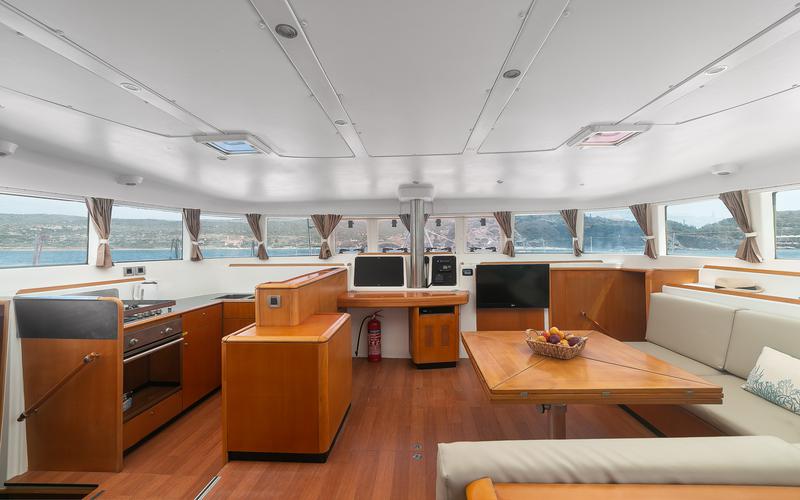 Book yachts online - catamaran - Lagoon 500 - Lepado 2006 skippered - rent