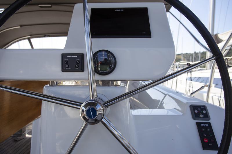 Book yachts online - sailboat - Dufour 520 Grand Large - Lateja - rent
