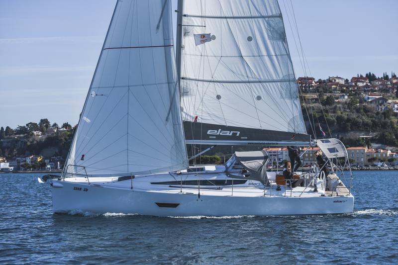 Book yachts online - sailboat - Elan E4 - LUNA - rent