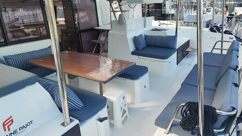 Book yachts online - catamaran - Astréa 42 - Reina - rent