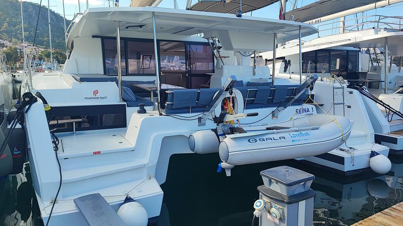 Book yachts online - catamaran - Astréa 42 - Reina - rent