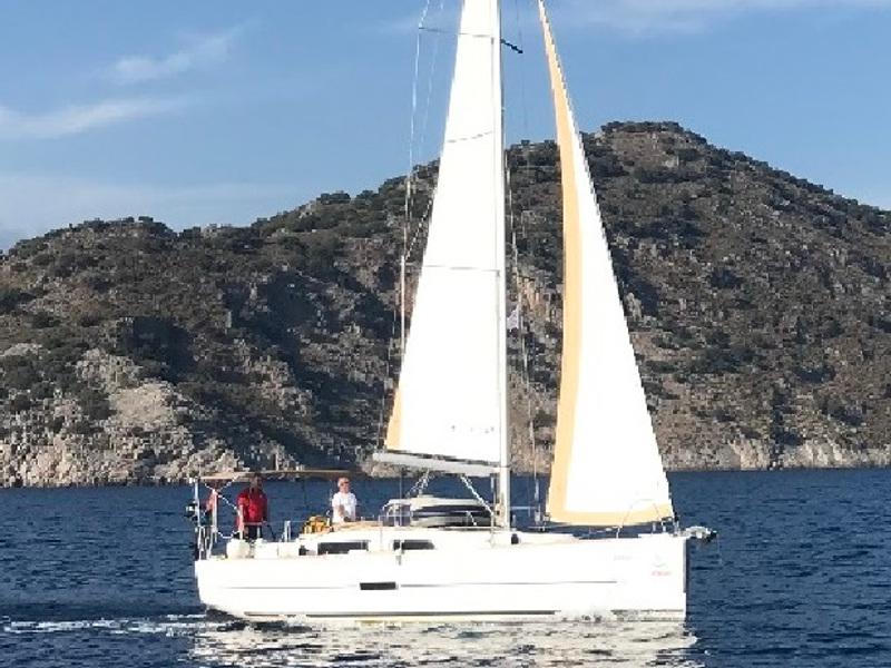 Book yachts online - sailboat - Dufour 350 GL - Friday - rent