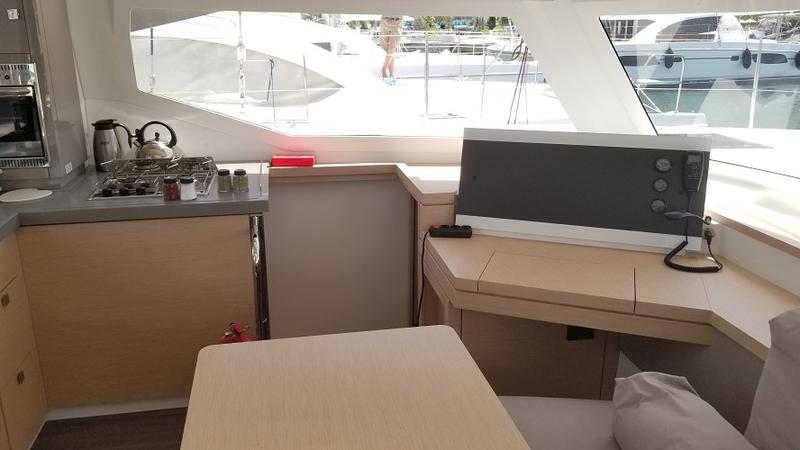 Book yachts online - catamaran - Lucia 40 - Hola - rent