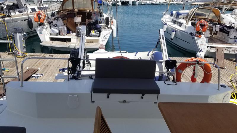 Book yachts online - catamaran - Lucia 40 - Hola - rent