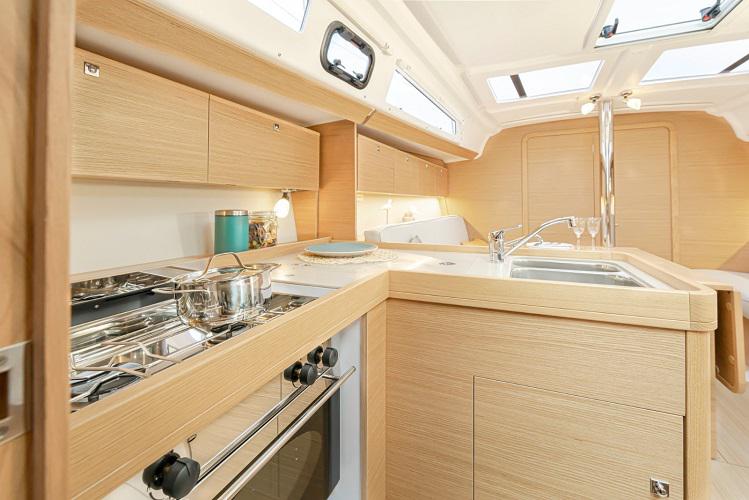 Book yachts online - sailboat - Dufour 360 3 Cabin - Gracia - rent