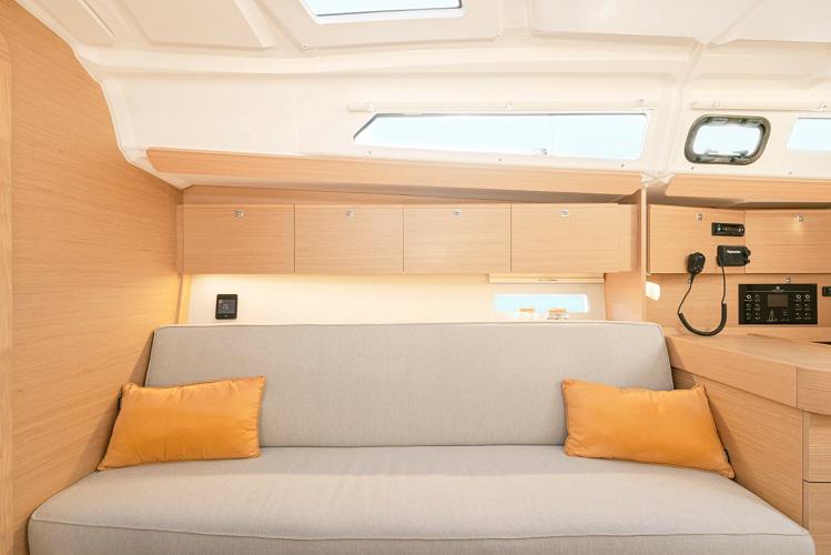 Book yachts online - sailboat - Dufour 360 3 Cabin - Gracia - rent