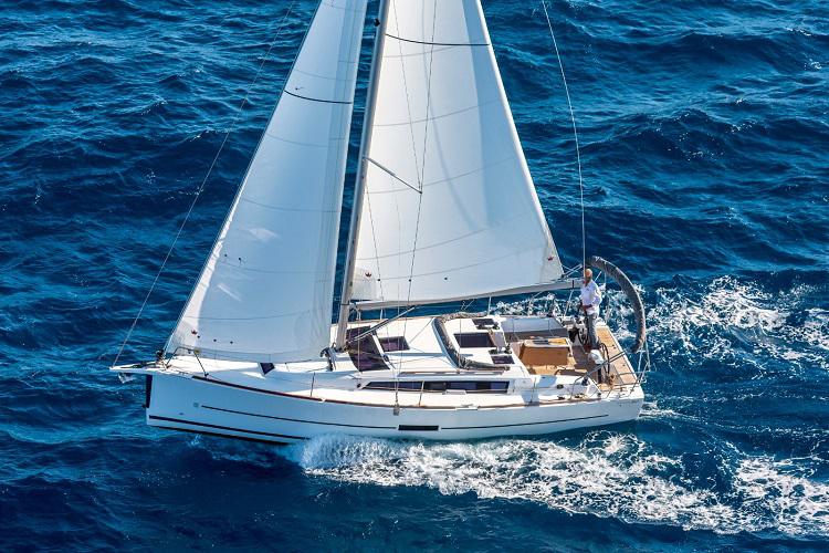 Book yachts online - sailboat - Dufour 360 3 Cabin - Gracia - rent