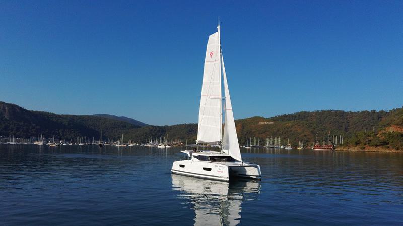 Book yachts online - catamaran - Isla 40 - Blue Orion - rent