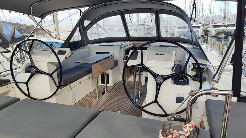 Book yachts online - sailboat - Bavaria C45 - Blue Monkey - rent