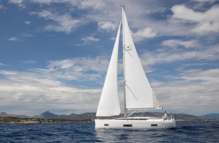 Book yachts online - sailboat - Bavaria C45 - Blue Monkey - rent