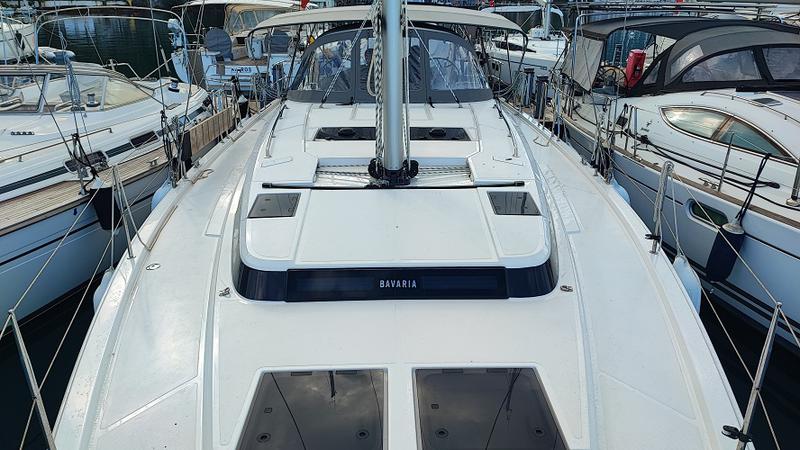 Book yachts online - sailboat - Bavaria C45 - Blue Monkey - rent