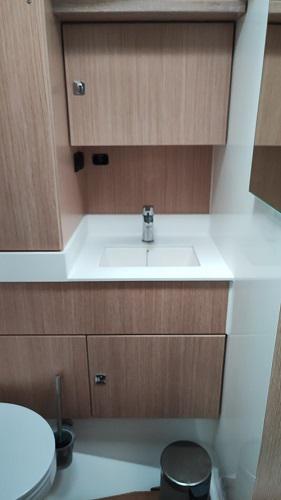 Book yachts online - sailboat - Bavaria C45 - Blue Monkey - rent