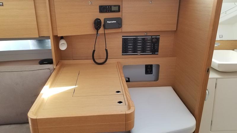 Book yachts online - sailboat - Dufour 360 2 Cabin - Ares - rent