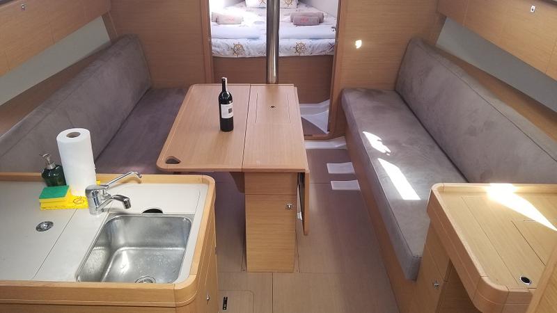 Book yachts online - sailboat - Dufour 360 2 Cabin - Ares - rent