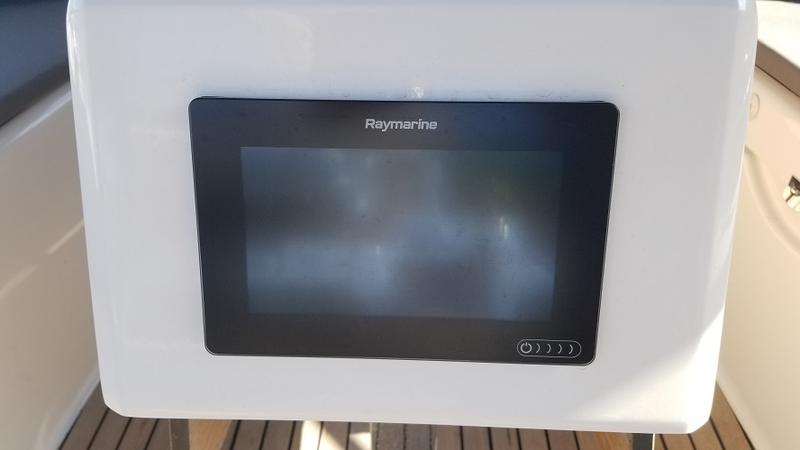 Book yachts online - sailboat - Dufour 360 2 Cabin - Ares - rent