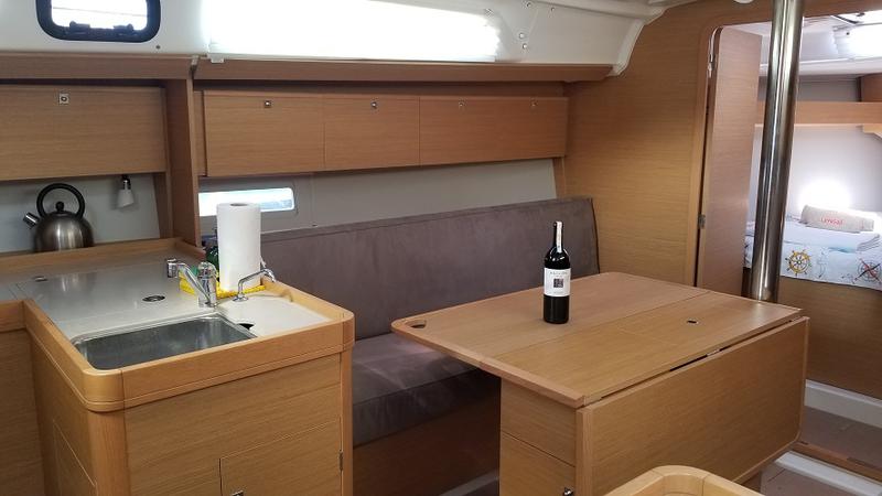 Book yachts online - sailboat - Dufour 360 2 Cabin - Ares - rent