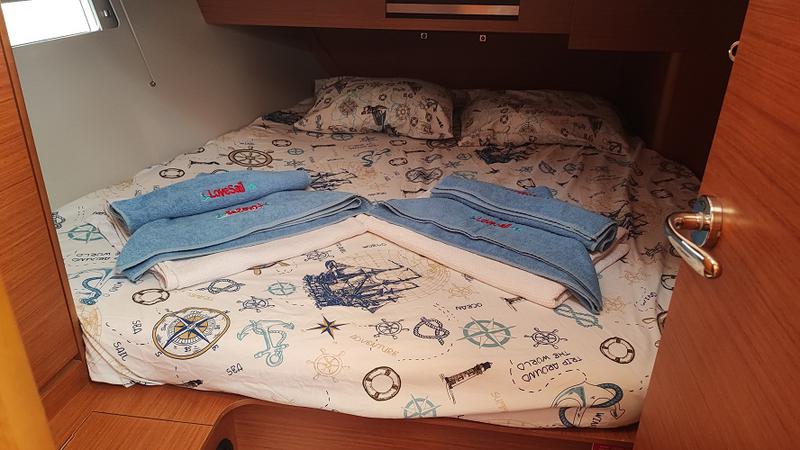 Book yachts online - sailboat - Dufour 390 - La Luz - rent