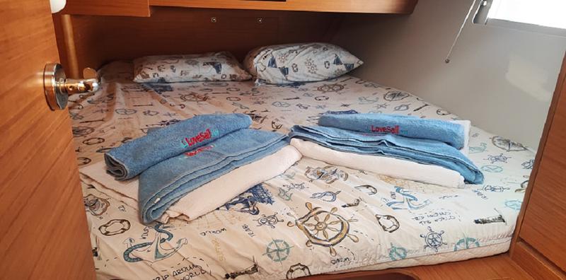 Book yachts online - sailboat - Dufour 390 - La Luz - rent