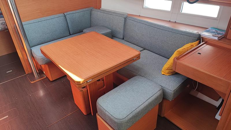 Book yachts online - sailboat - Dufour 390 - La Luz - rent