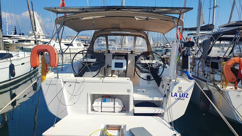 Book yachts online - sailboat - Dufour 390 - La Luz - rent