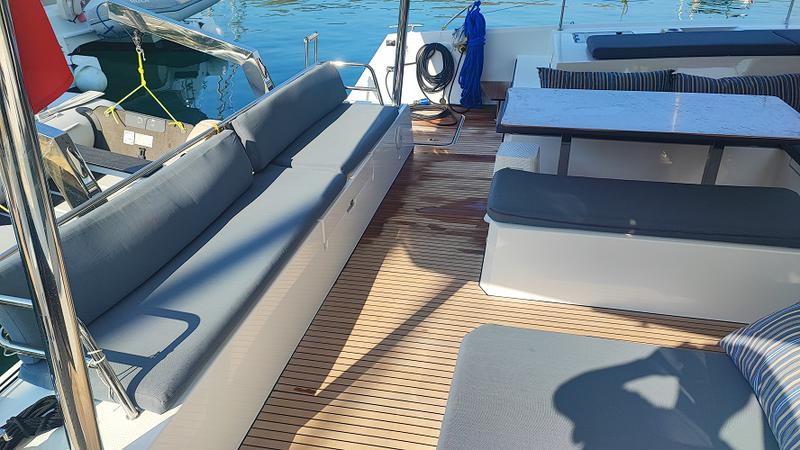 Book yachts online - catamaran - Elba 45 - Lalom - rent