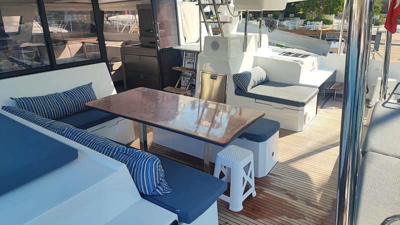 Book yachts online - catamaran - Elba 45 - Lalom - rent