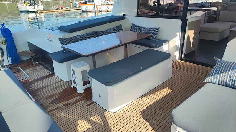 Book yachts online - catamaran - Elba 45 - Lalom - rent
