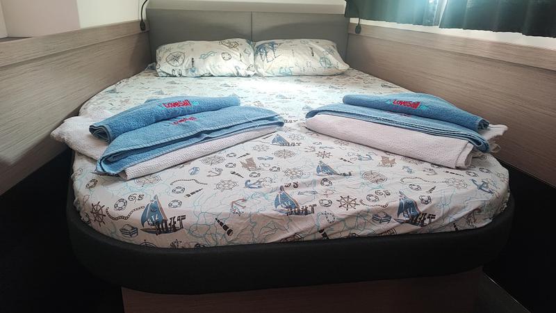 Book yachts online - catamaran - Elba 45 - Lalom - rent