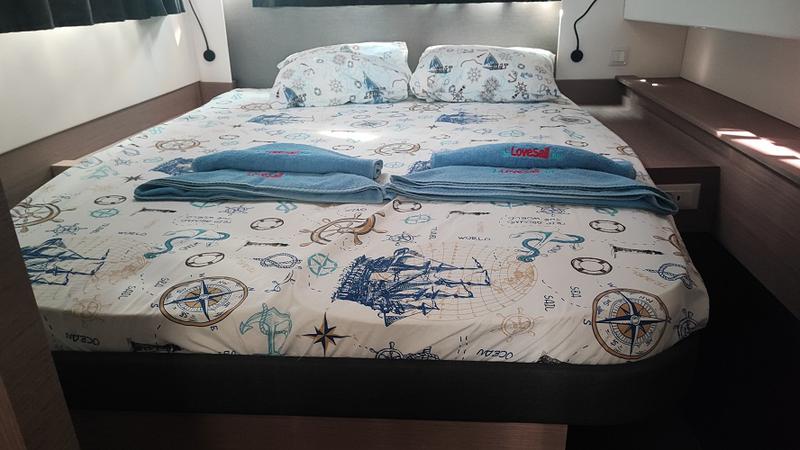 Book yachts online - catamaran - Elba 45 - Lalom - rent