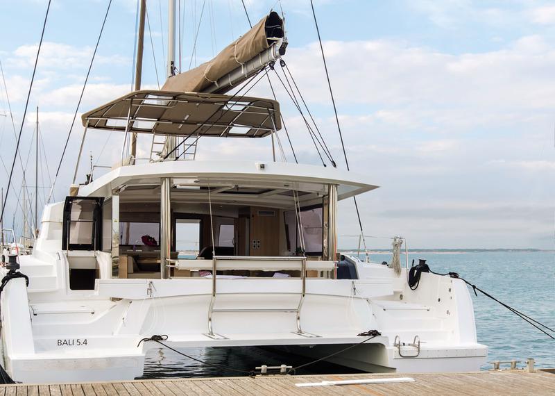 Book yachts online - catamaran - Bali 5.4 - Light Blue - rent