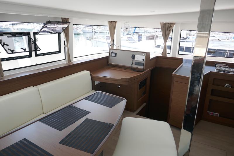 Book yachts online - catamaran - Lagoon 42 - Coral Seas - rent