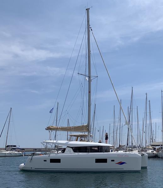 Book yachts online - catamaran - Lagoon 42 - Coral Seas - rent