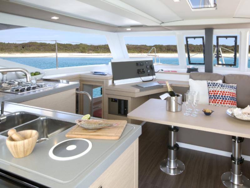 Book yachts online - catamaran - Lucia 40 - Ginesta - rent