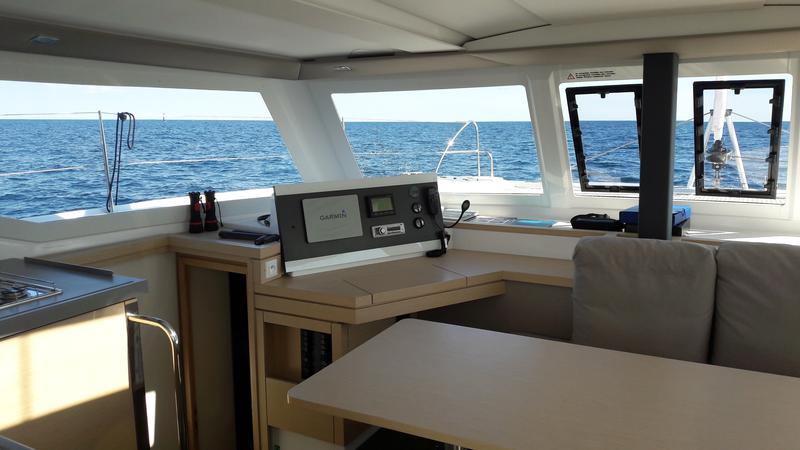 Book yachts online - catamaran - Lucia 40 - Ginesta - rent