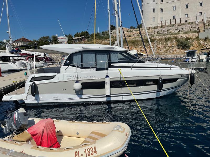 Book yachts online - motorboat - Jeanneau NC 33 - Sunny M - rent
