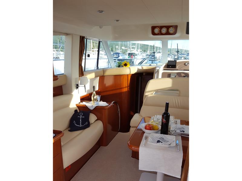 Book yachts online - motorboat - Prestige 36 Fly - Fortuna - rent