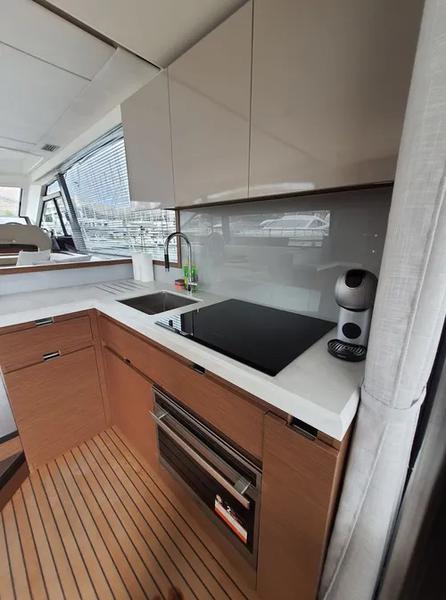 Book yachts online - motorboat - Monte Carlo 52 - Nora - rent