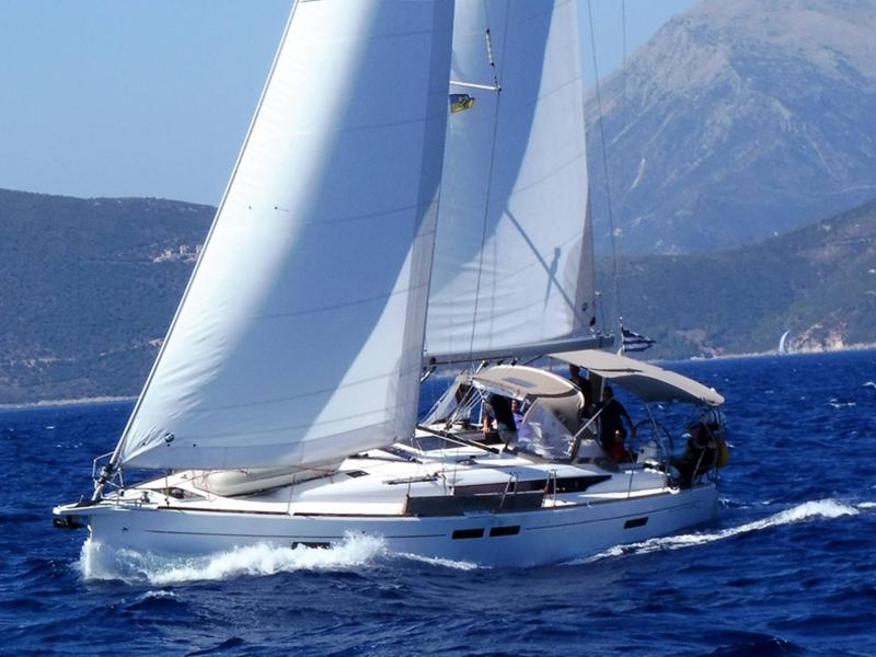 Book yachts online - sailboat - Sun Odyssey 479 - Guinness  - 4 electric WC - new sails 2022 - rent