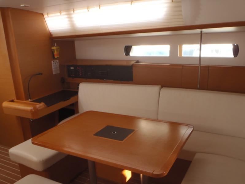 Book yachts online - sailboat - Sun Odyssey 479 - Guinness  - 4 electric WC - new sails 2022 - rent