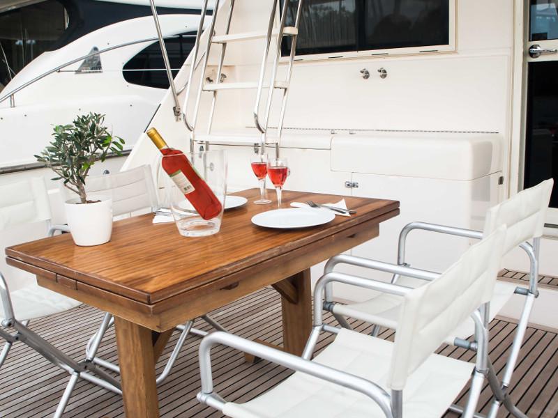 Book yachts online - motorboat - Riviera 48 - Marina - rent