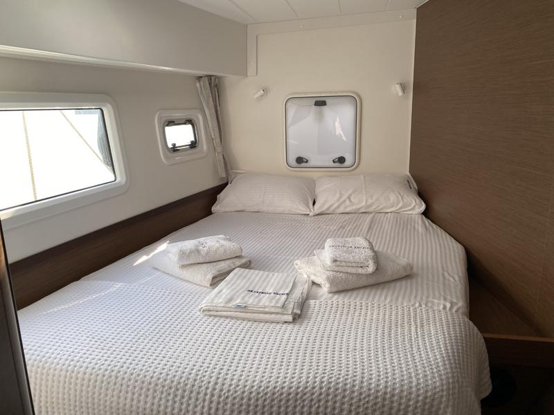 Book yachts online - catamaran - Lagoon 42 (A/C, Watermaker, Gen) - ORSA (AC/Gen/W.Maker - rent