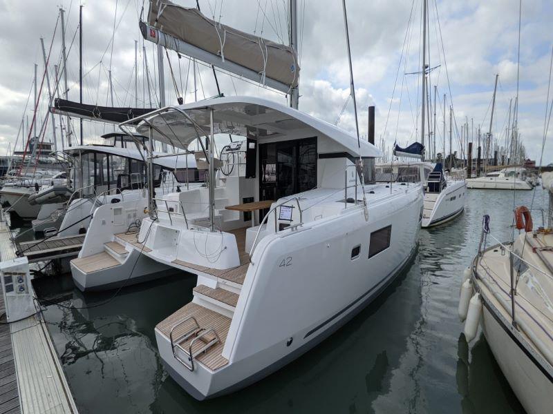 Book yachts online - catamaran - Lagoon 42 (A/C, Watermaker, Gen)_12 - RIA III (AC, Gen, w.maker) - rent