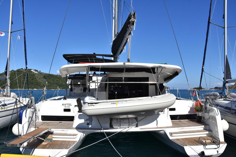 Book yachts online - catamaran - Lagoon 42 (AC, Gen, Watermaker) - ANTEL AC,Gen,W.maker - rent