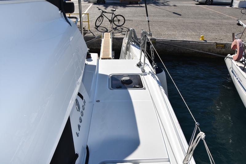 Book yachts online - catamaran - Lagoon 42 (AC, Gen, Watermaker) - ANTEL AC,Gen,W.maker - rent
