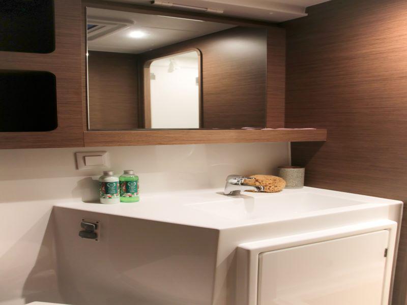 Book yachts online - catamaran - Lagoon 42 (AC, Gen, Watermaker) - Kit Cat - rent